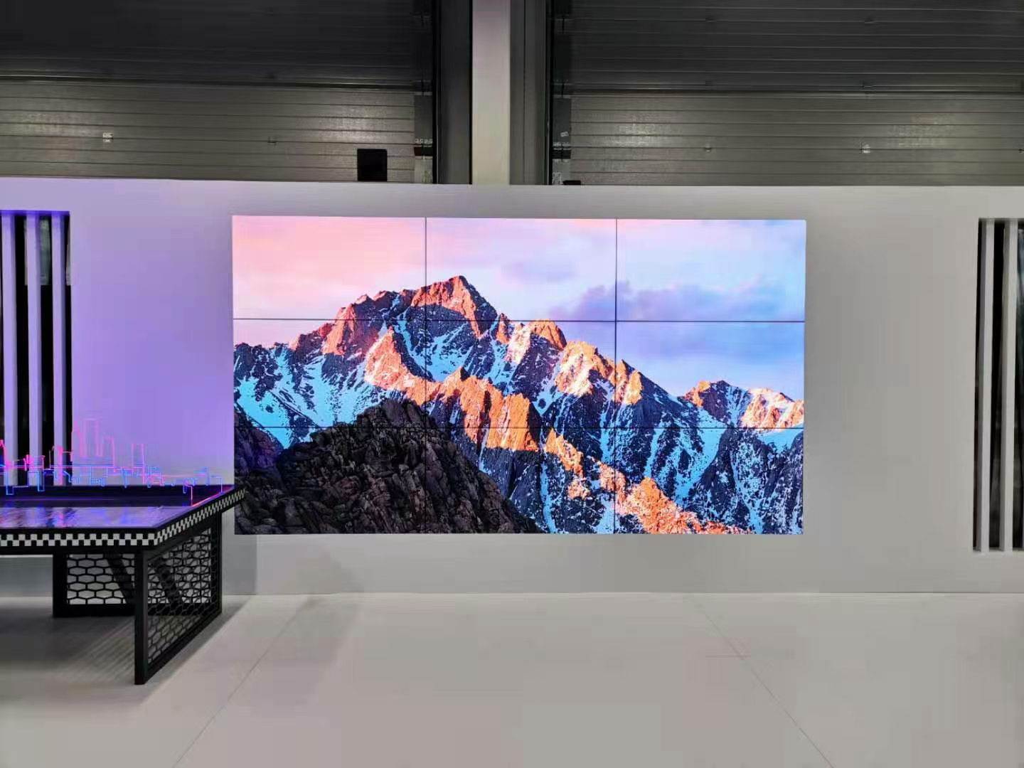 展台镶嵌电视拼接屏